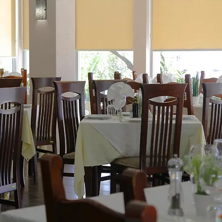 Edart Hotel 3*